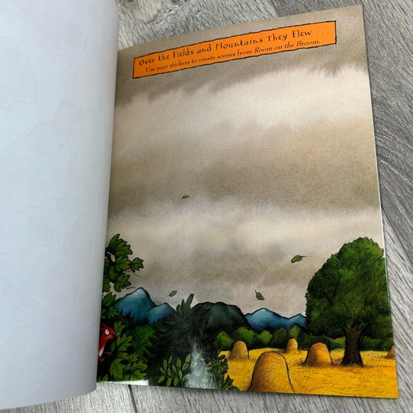 Room On The Broom Big Activity Book With 200 Stickers New - Picture 11 of 16